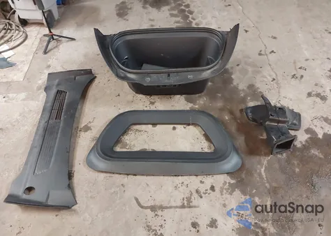 2020 Tesla Model Y Long Range Dual Motor All-Wheel Drive/Performance Dual Motor All-Wheel Drive z USA, uszkodzony, nr VIN 5YJYGDEF3LF009672